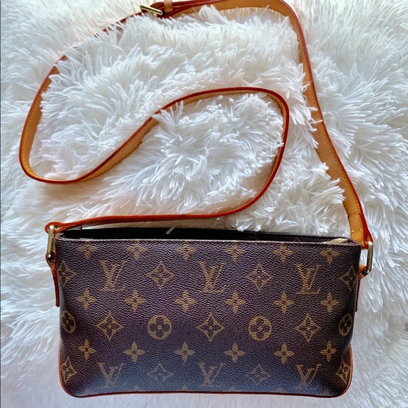 Louis Vuitton Handbags - Authentic Louis Vuitton Crossbody with LV dustbag